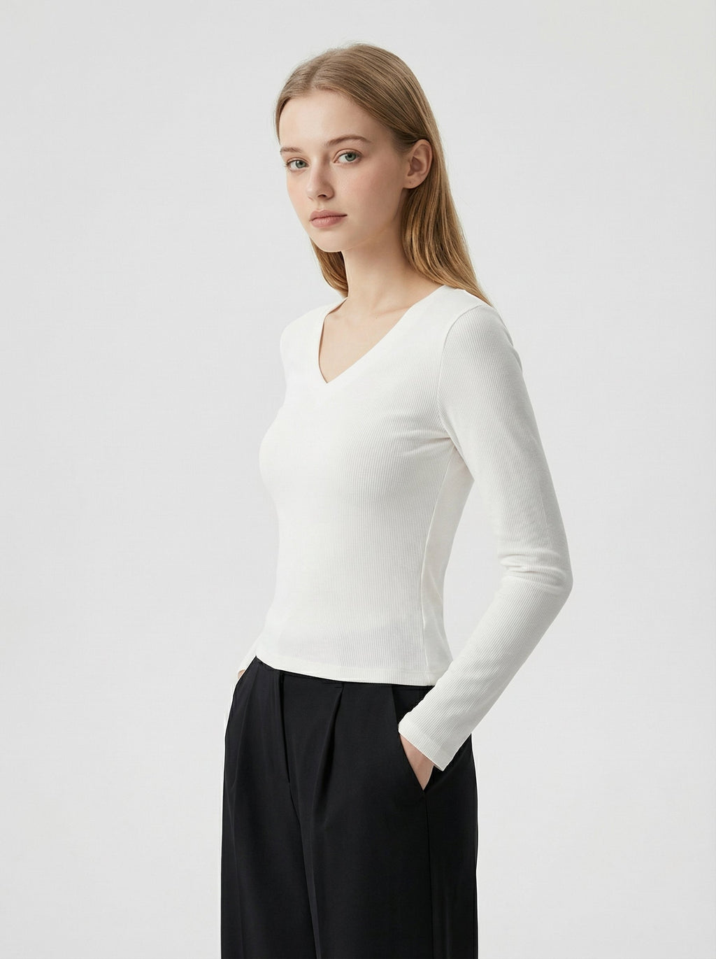 Maglia Donna a Maniche Lunghe Bianca con Scollo a V Slim Fit