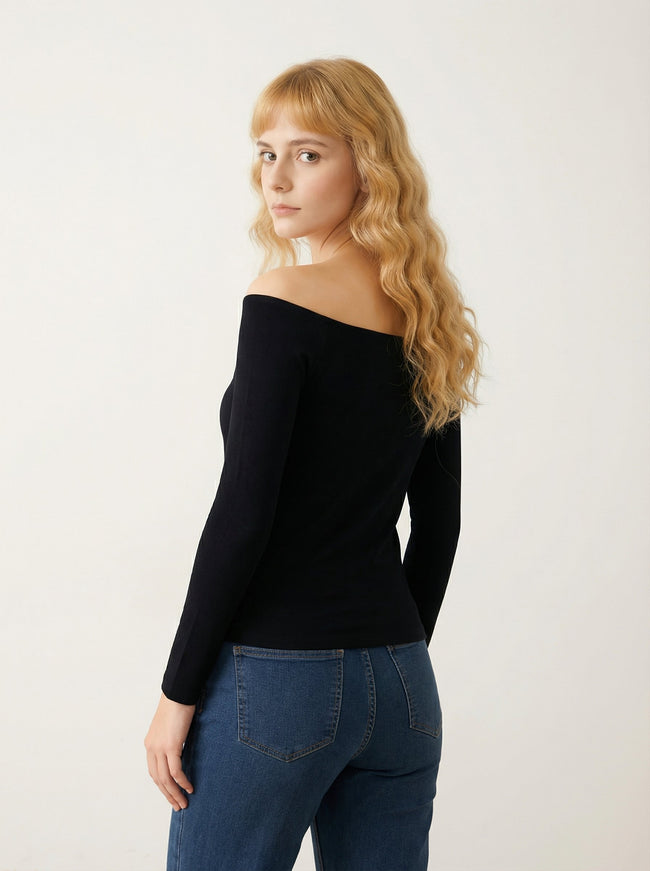 Maglia a Maniche Lunghe con Scollo a Barca e Spalle Scoperte Nera Hover Image