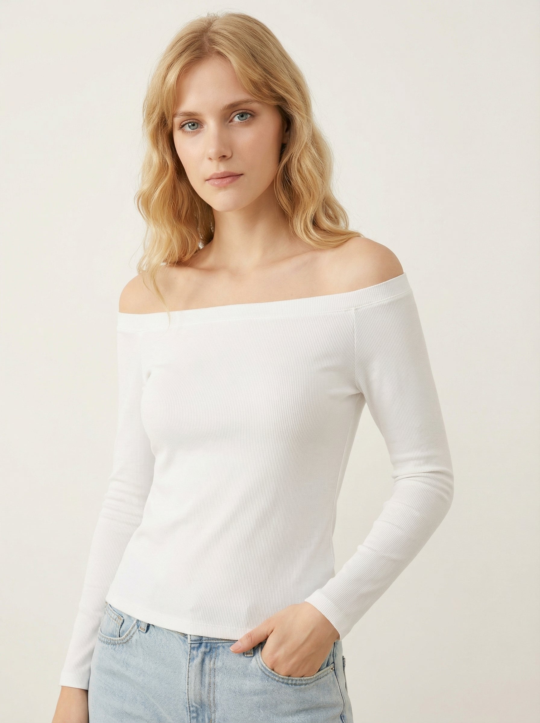Maglia Donna Off-Shoulder Bianca Maniche Lunghe Slim Fit
