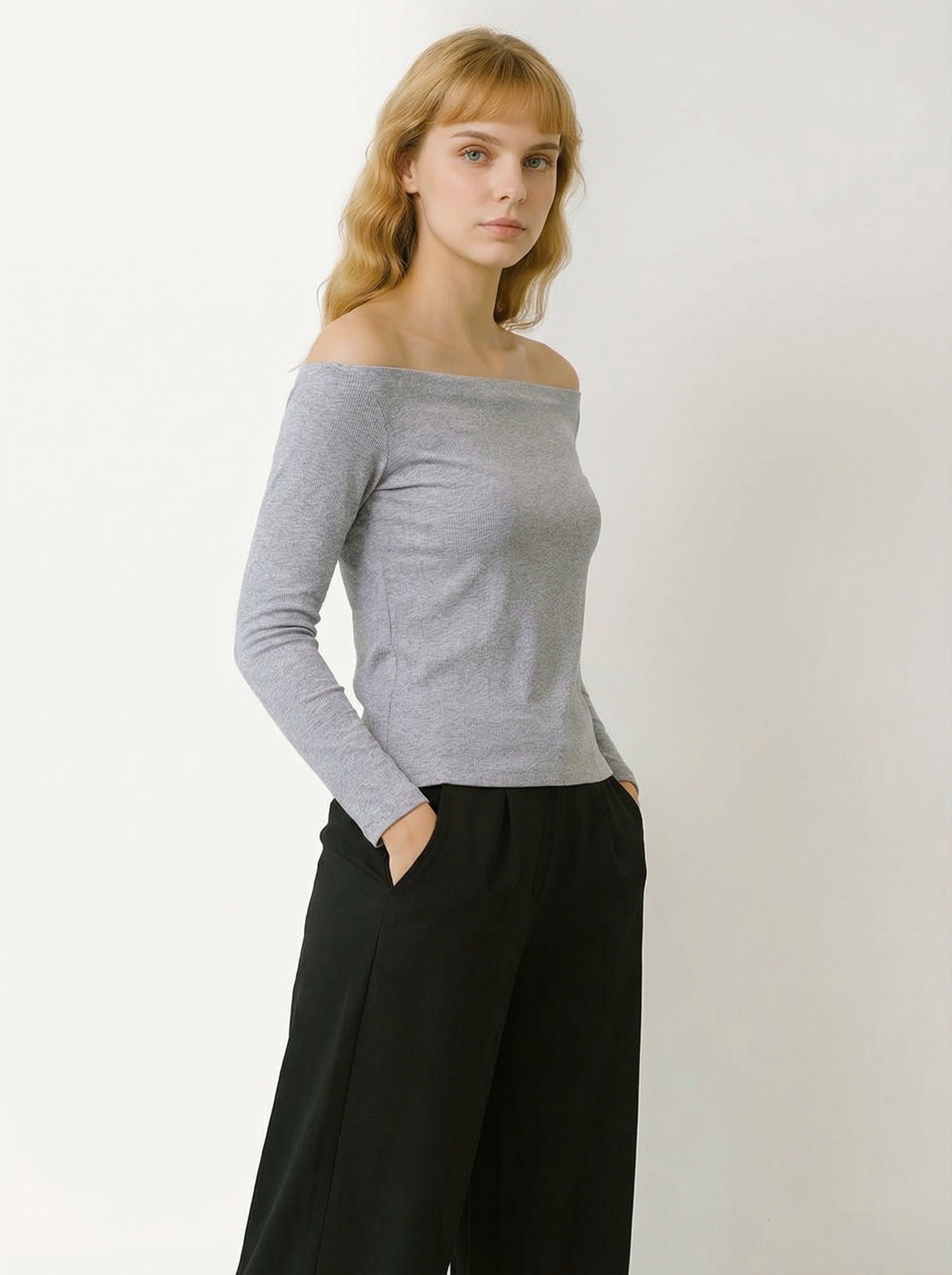 Maglia Top Aderente a Spalle Scoperte Grigio Manica Lunga a Costine