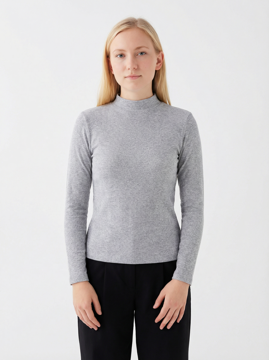 Maglia a Maniche Lunghe Grigia a Costine con Collo Alto