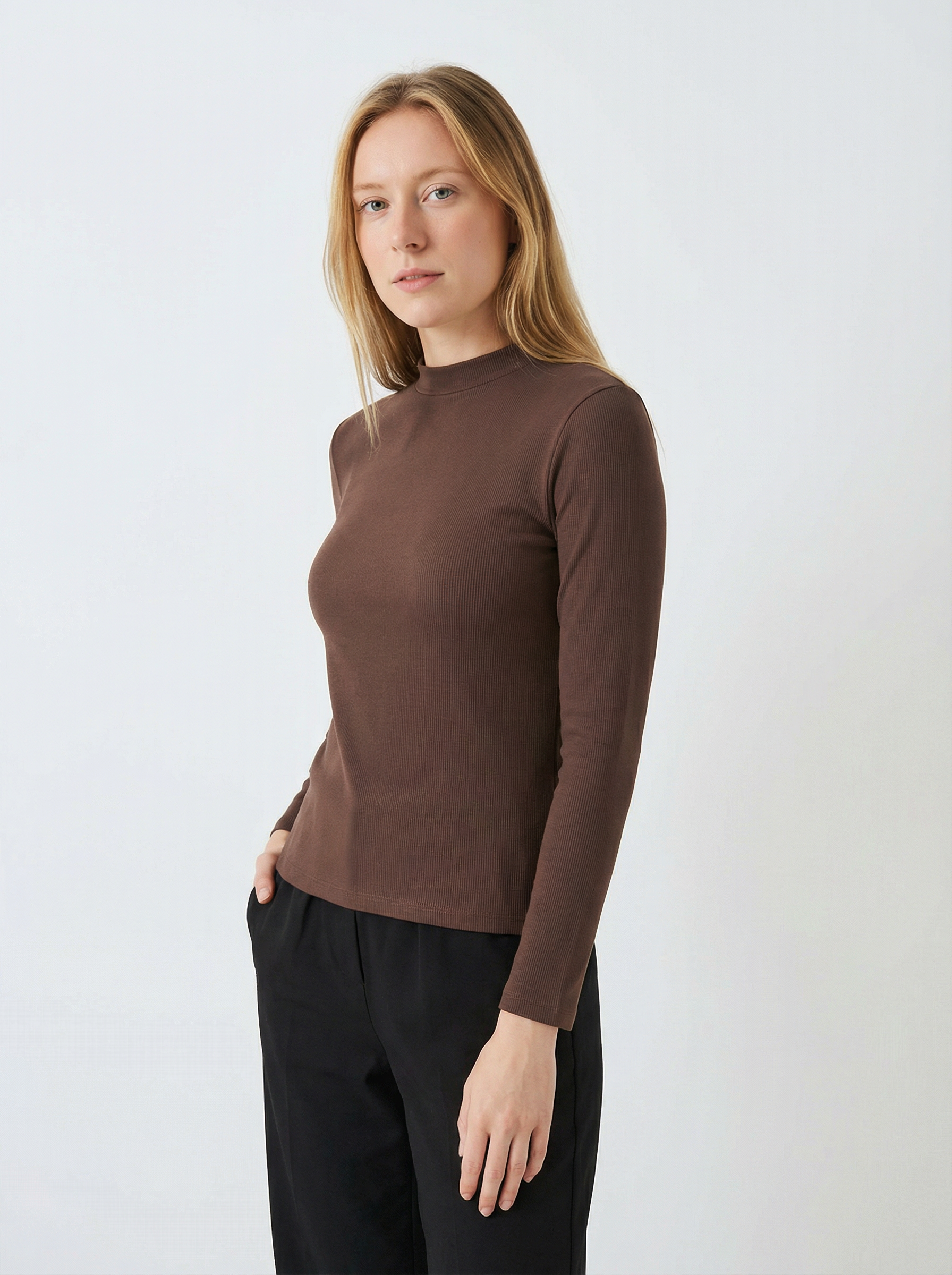 Maglia Donna a Collo Alto Marrone in Cotone Elasticizzato
