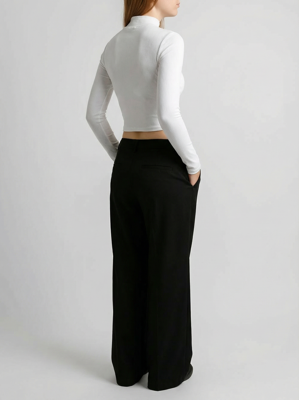 Maglia Crop Top Bianco A Costine Collo Alto e Maniche Lunghe Donna