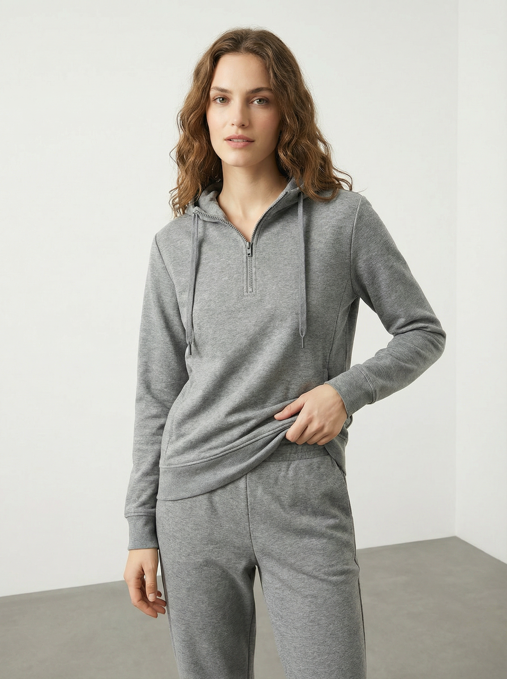 Felpa Donna con Cappuccio e Mezza Zip - Nera, Beige, Grigia