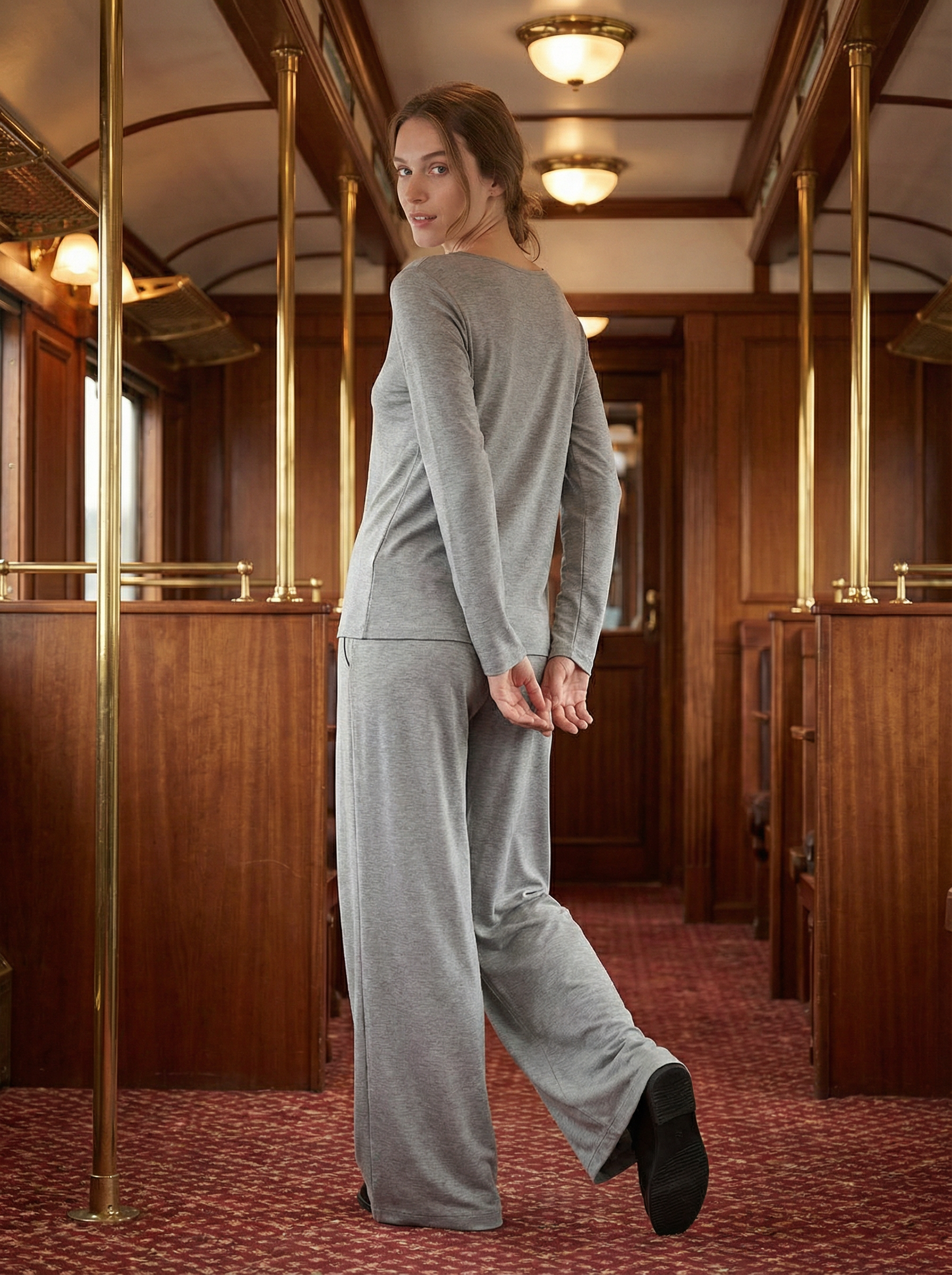 Brassière Sportiva Nera a Costine, Spalline Multiple Incrociate