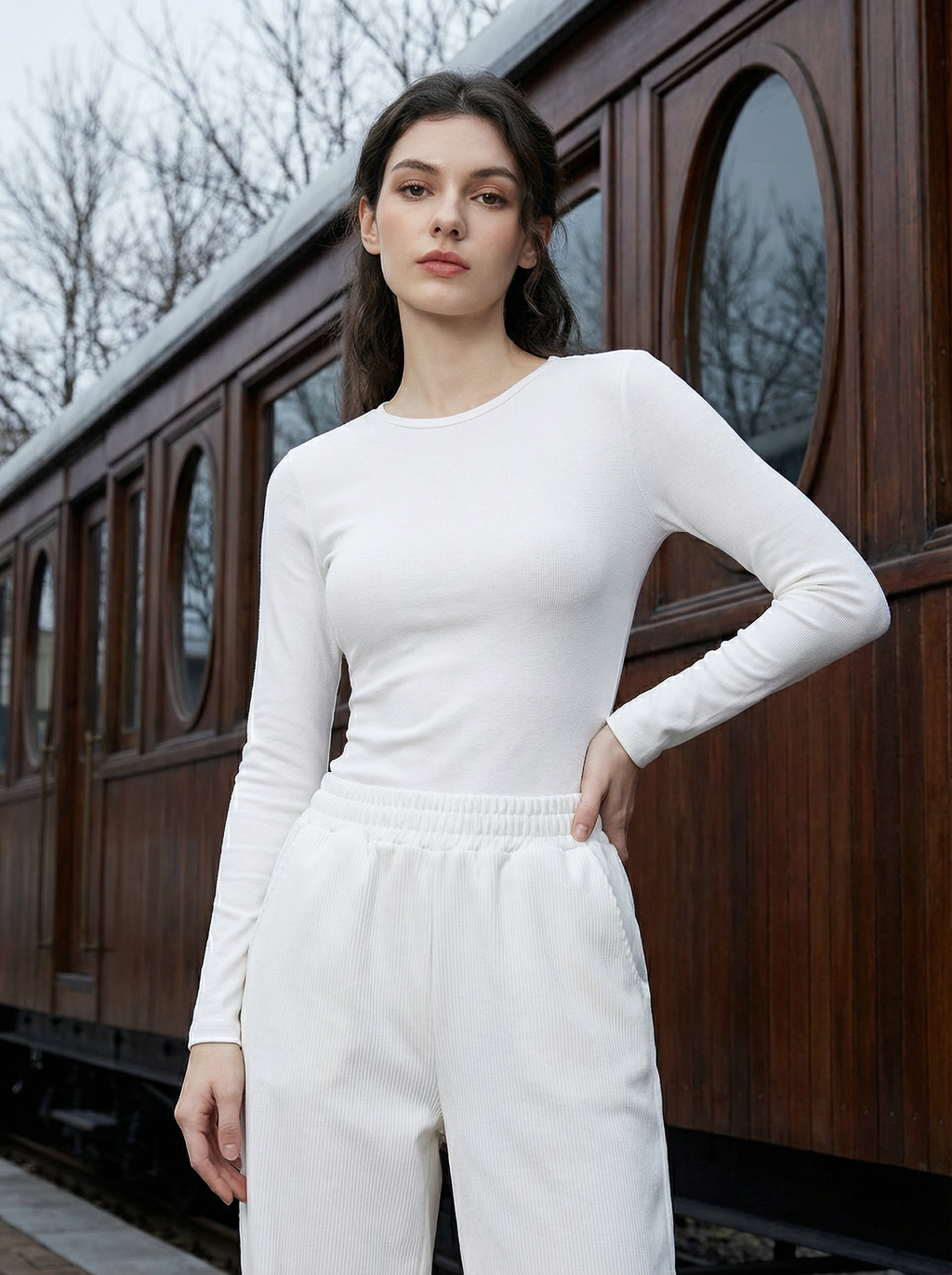 Pantaloni Donna Larghi in Velluto a Coste Morbido con Coulisse