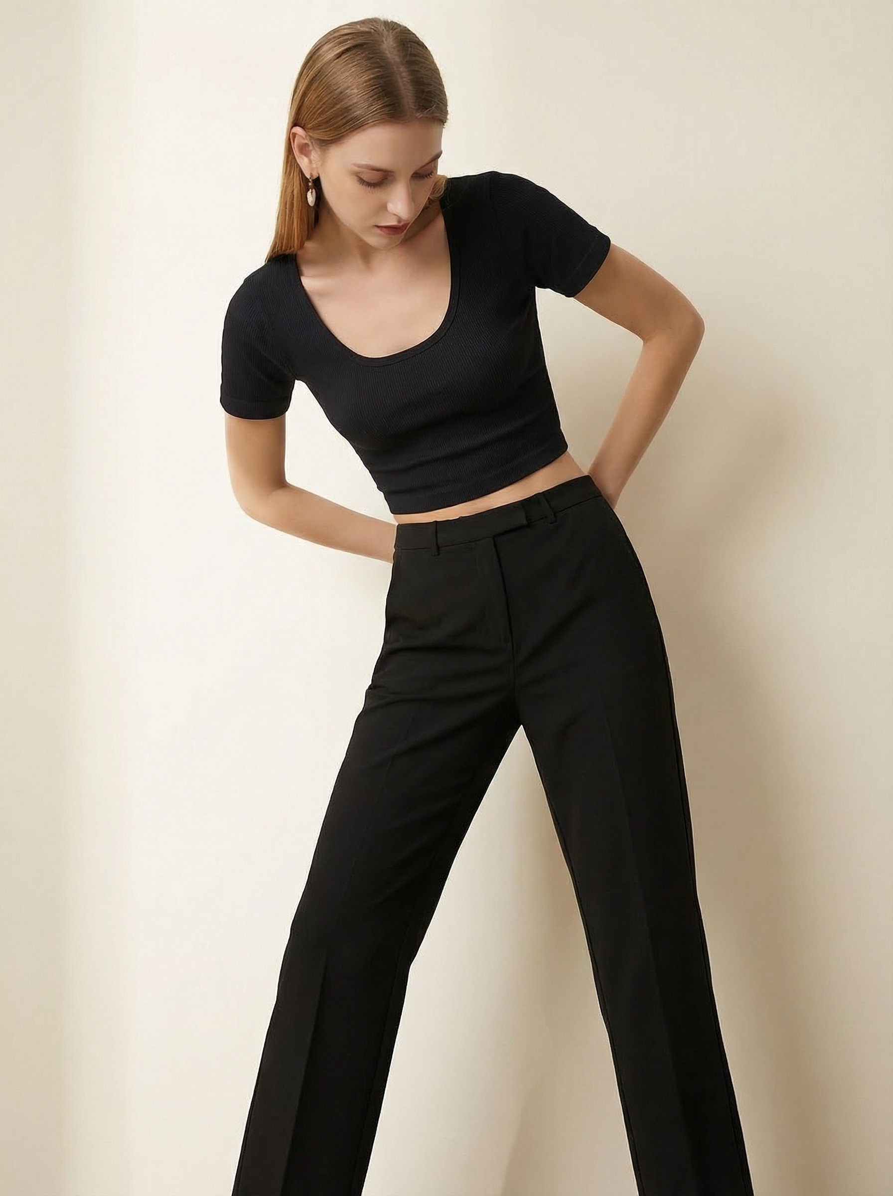 Brassière Sportiva Nera a Costine, Spalline Multiple Incrociate