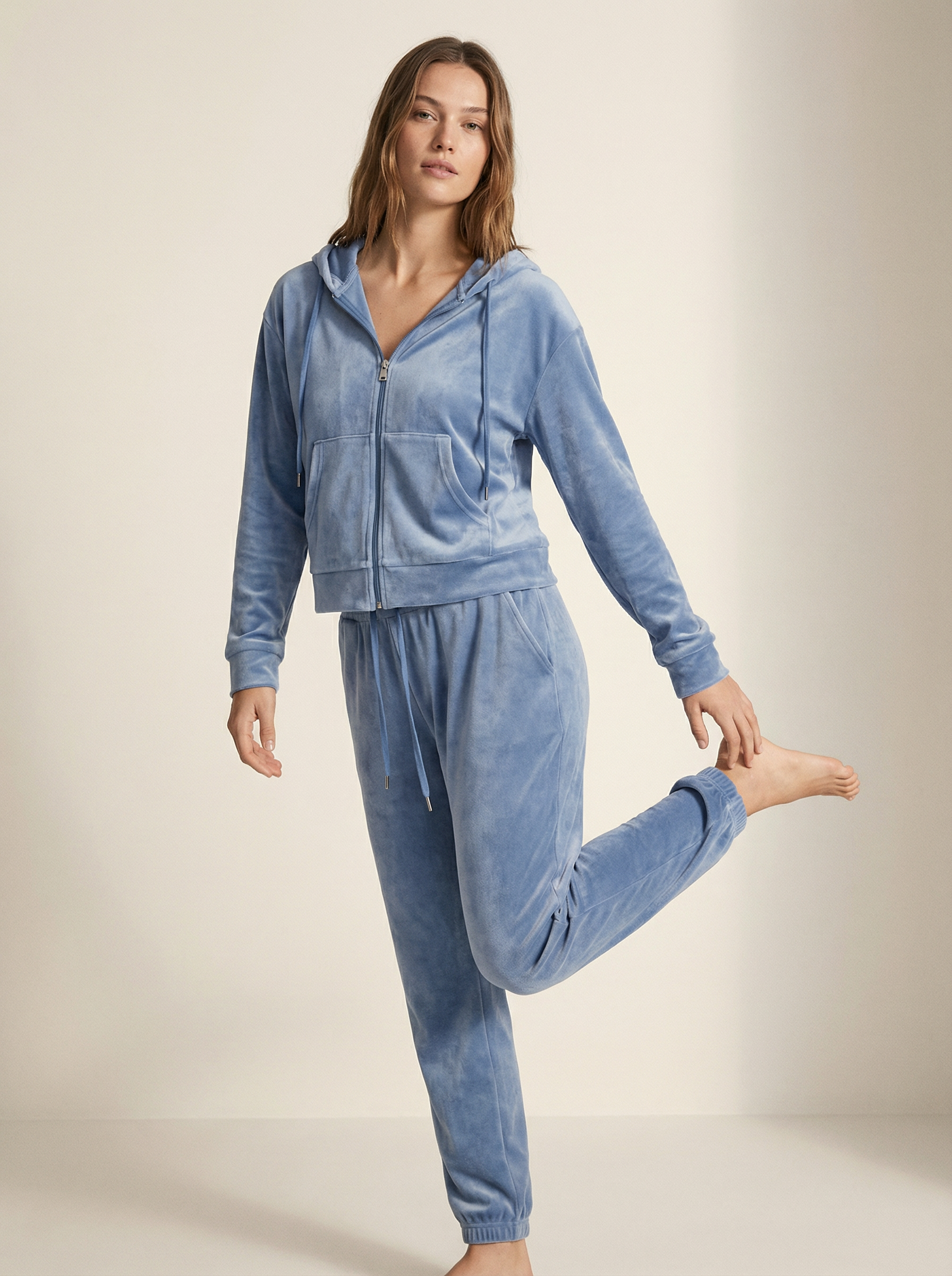 Tuta Sportiva Completa in Velluto Felpato con Cappuccio Donna