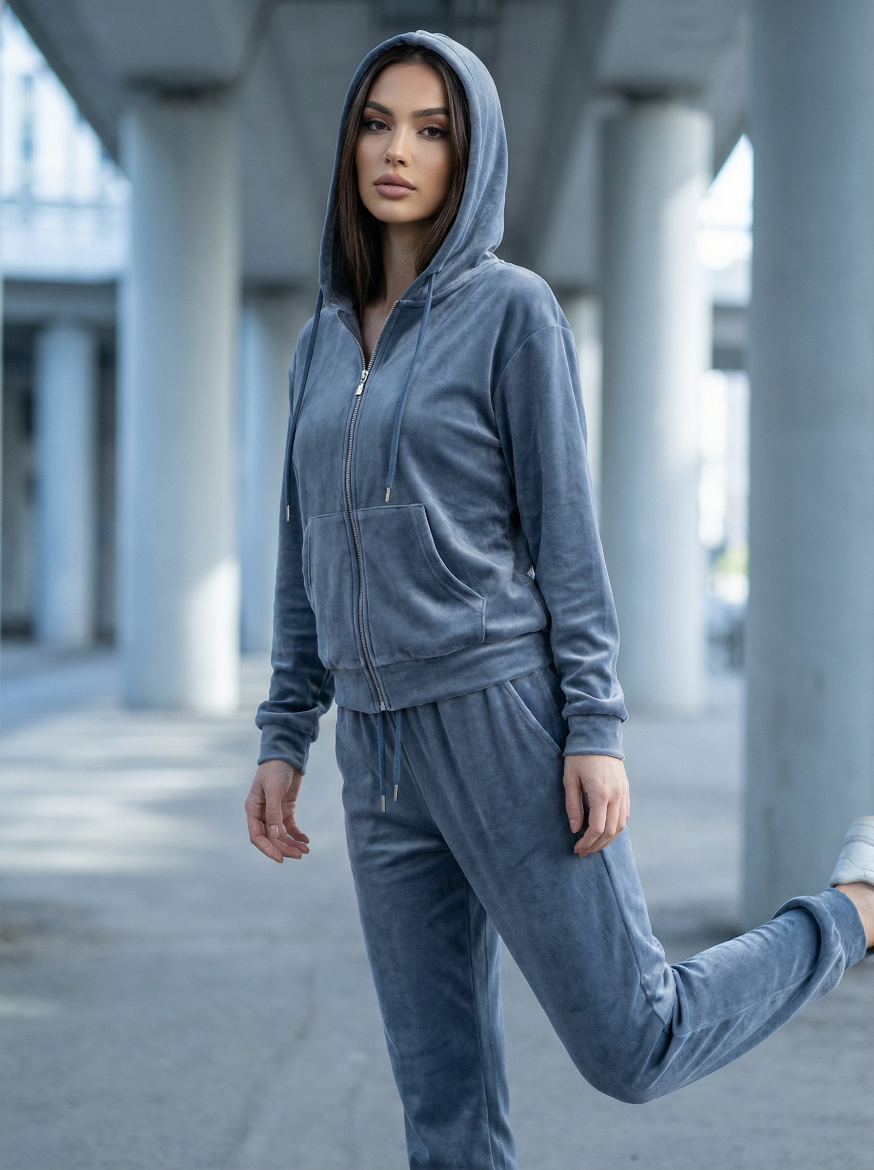 Tuta Sportiva Completa in Velluto Felpato con Cappuccio Donna