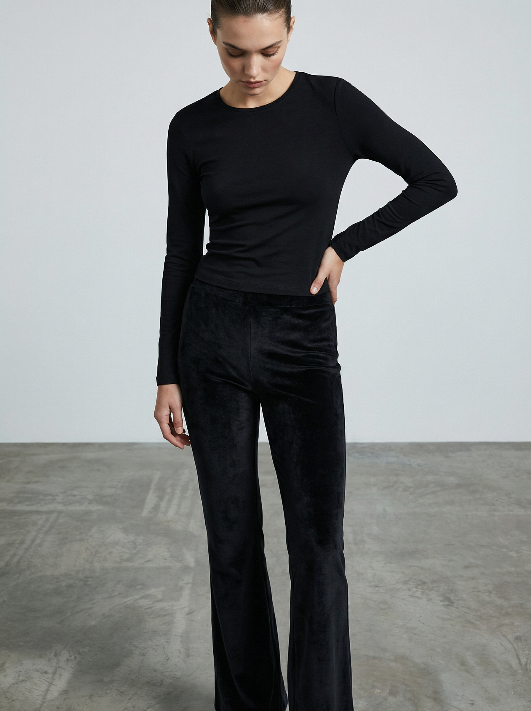 Pantaloni a Zampa Slim Fit Neri in Velluto Elasticizzato