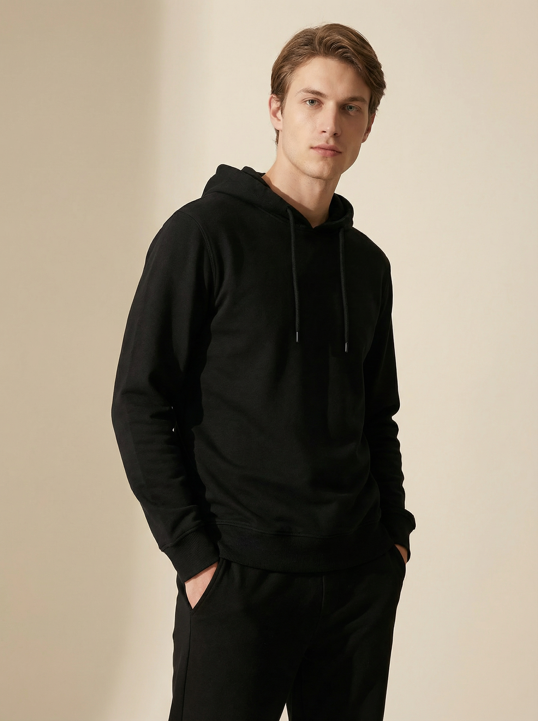 Felpa Uomo con Cappuccio e Zip Nera in Morbido Pile