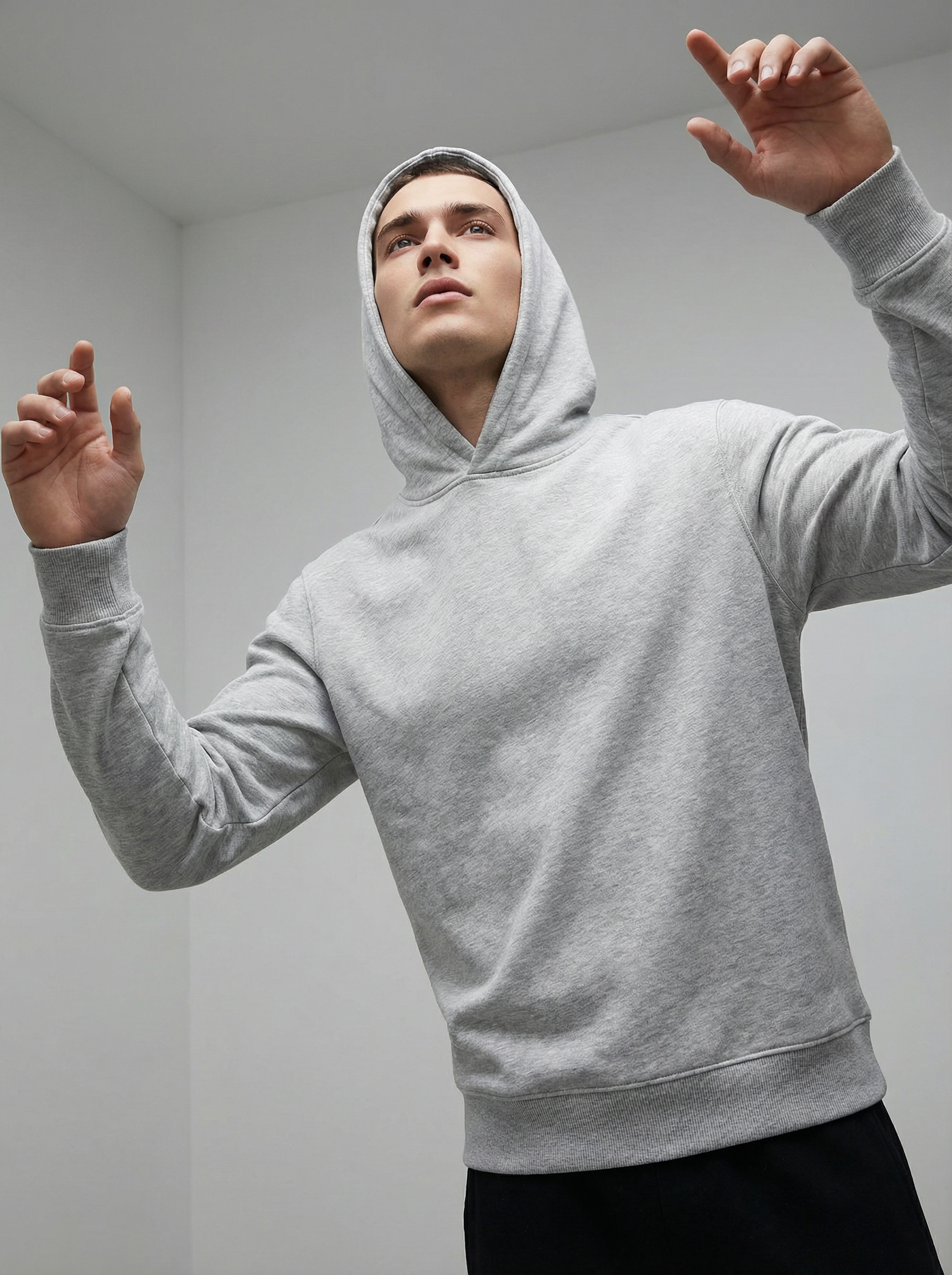 Felpa Uomo con Cappuccio e Zip Nera in Morbido Pile