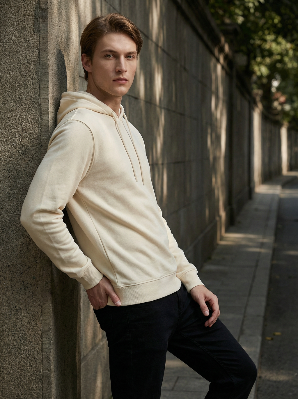 Felpa Uomo con Cappuccio e Zip Nera in Morbido Pile