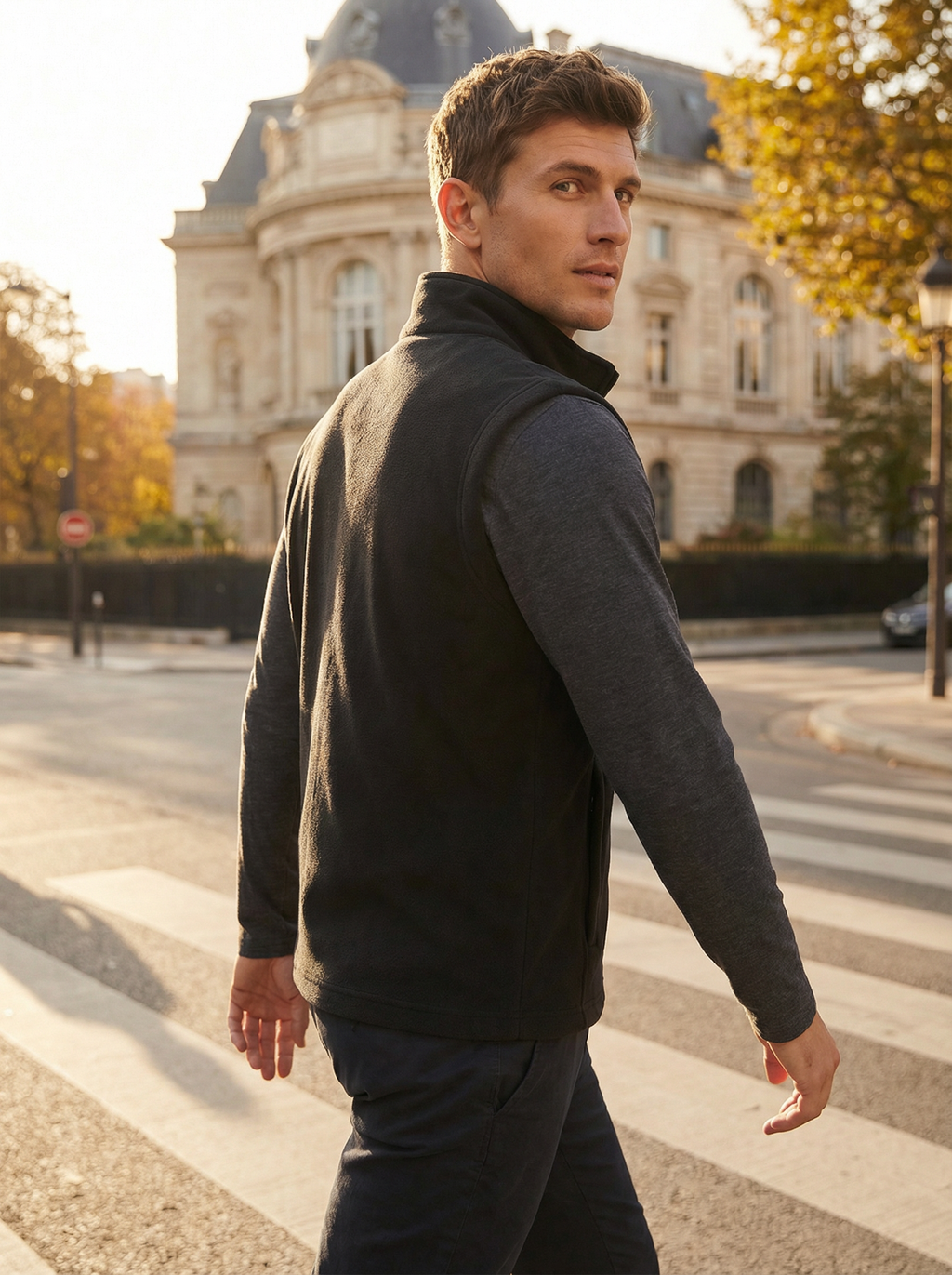 Gilet da Uomo Nero con Collo Alto e Zip Frontale